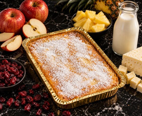 Plăcintă cu brânză dulce, mere și ananas caramelizat